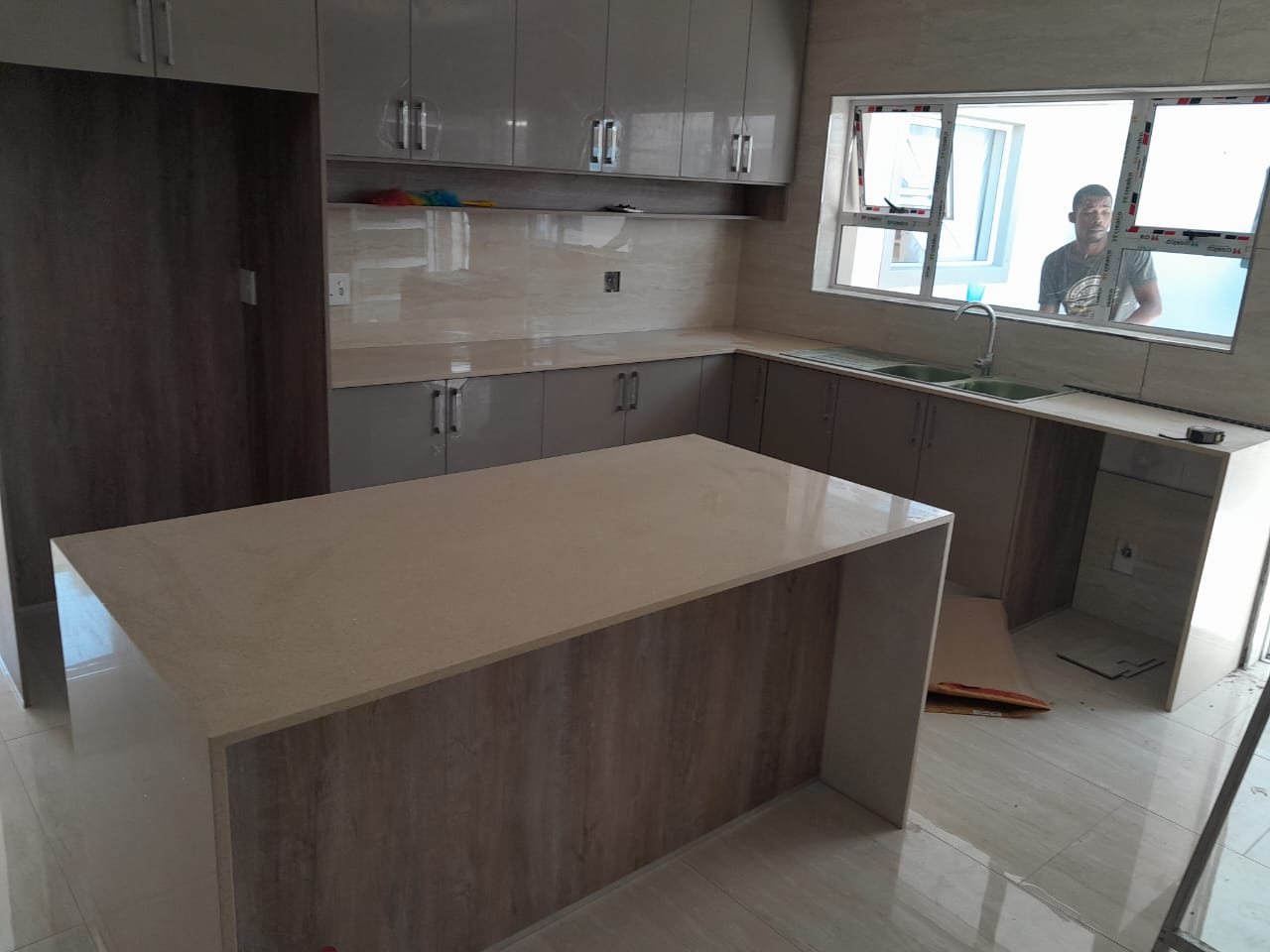 Engineered quartz countertop with fine veining